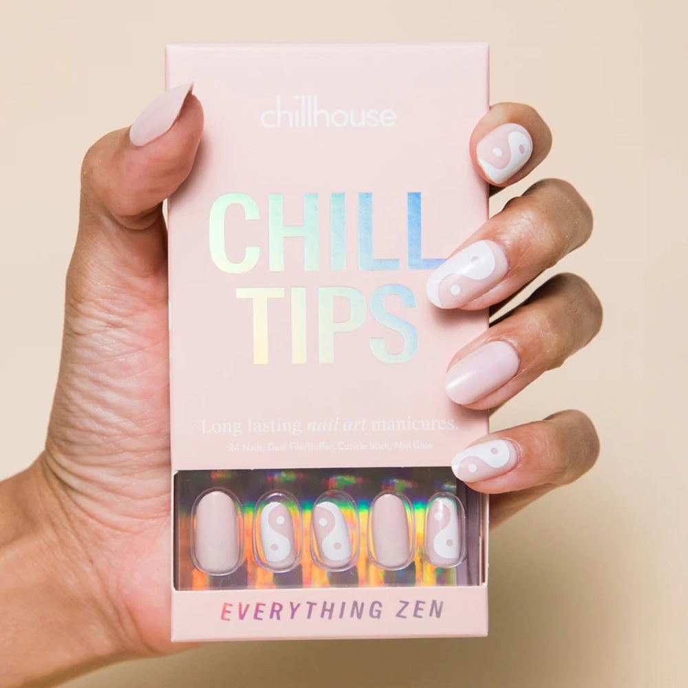 Chill house nails in “Zen”